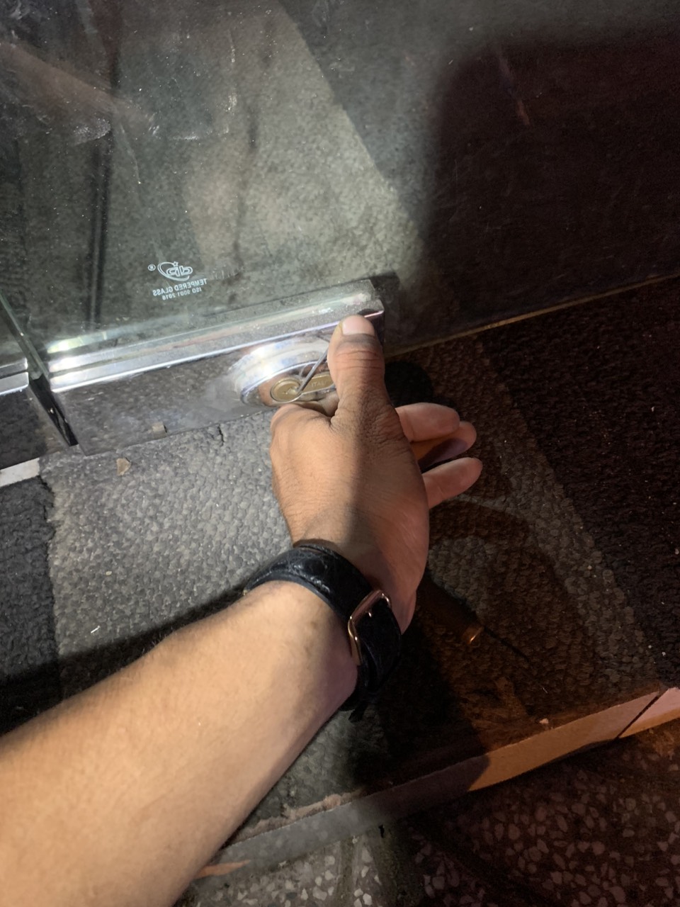 Thợ sửa khóa Thủ Đức hỗ trợ khách hàng ban đêm