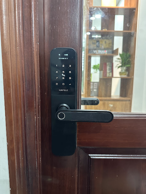 Thợ sửa khóa hafele không cần bấm mật khẩu vẫn mở được cửa