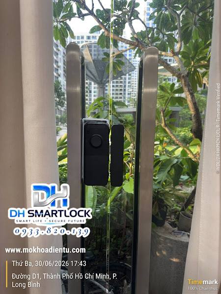 Mặt trong khóa cửa vân tay dành cho cửa kính