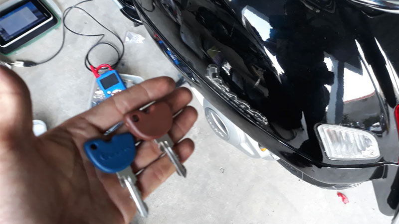 sua-khoa-xe-vespa-1