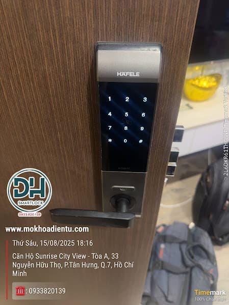 Thay pin khóa Hafele