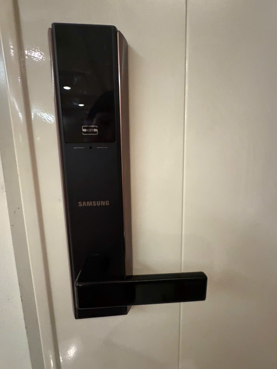 Thợ mở khóa Samsung SHP-DH537 khi quên mã số tại nhà khách hàng