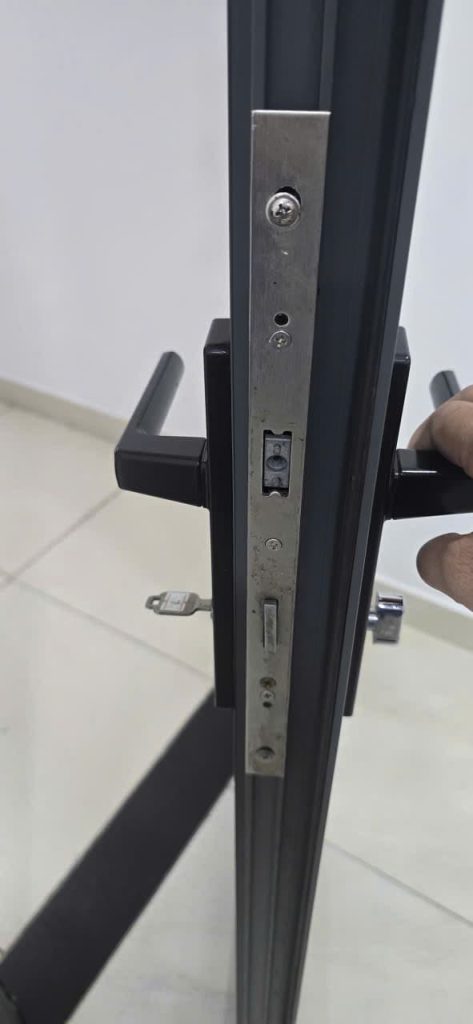 Ổ khóa cũ hay bị kẹt chốt