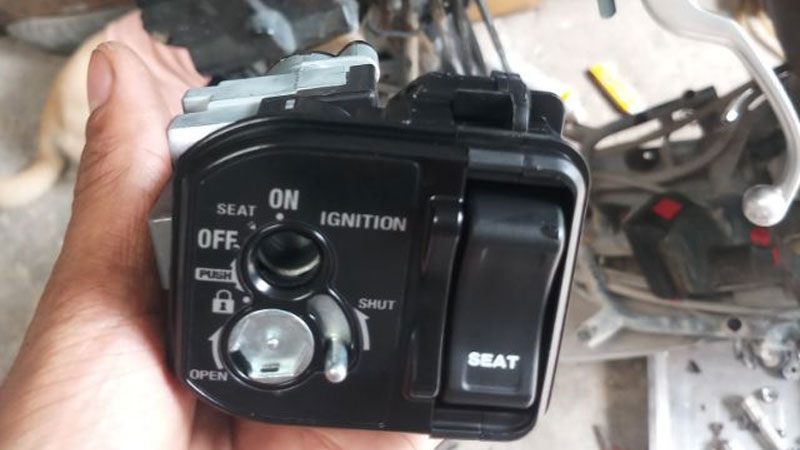 Hướng dẫn thay ổ khóa smartkey cho xe Vision chi tiết 1 Chi phí thay ổ khóa Smartkey cho Honda Vision phụ thuộc vào đời xe
