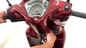 Ổ khóa bị bám bụi, khô hoặc oxy hóa