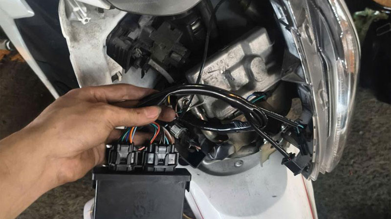 Ổ khóa điện, núm xoay hoặc đầu thu tín hiệu bị hỏng