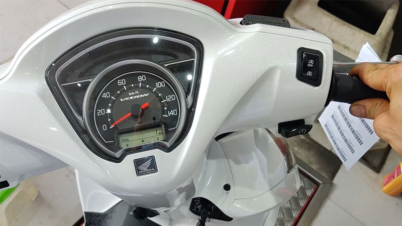 Kiểm tra các thao tác cơ bản trên xe